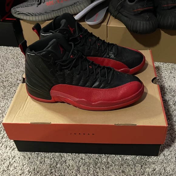 VNDS FLU GAME JORDAN 12s size 11.5 - Picture 2 of 7